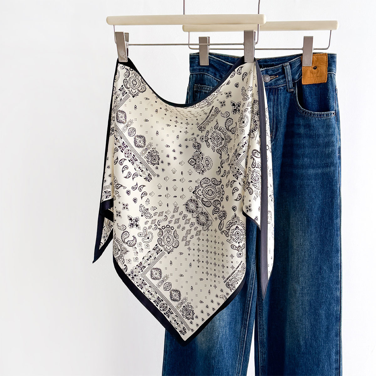 Bandana Multi Way - 滑らかでシルキーな感触の三角形バンダナ女性用マルチウェイユースウエストラップソフトアウトドアデイリーファッションショール完璧なマッチングアクセサリー