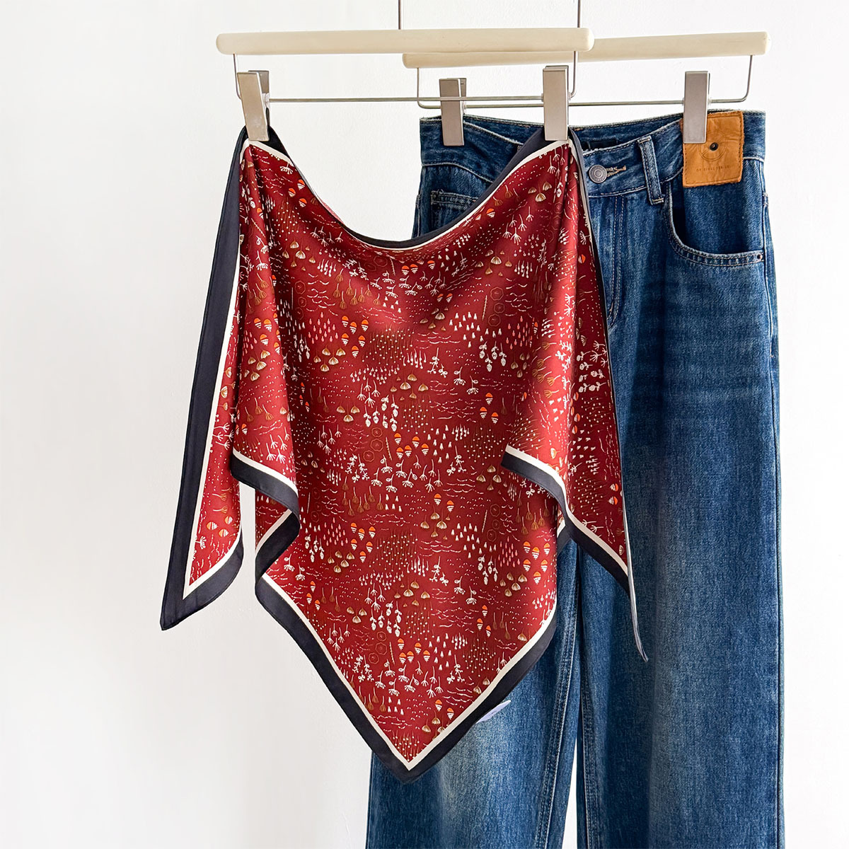 Bandana Multi Way - スタイリッシュな三角形ウエストサッシュスカーフソフトで滑らかな生地女性ジーンズマッチング衣装アクセサリーマルチウェイウェアラブルショールバンダナ