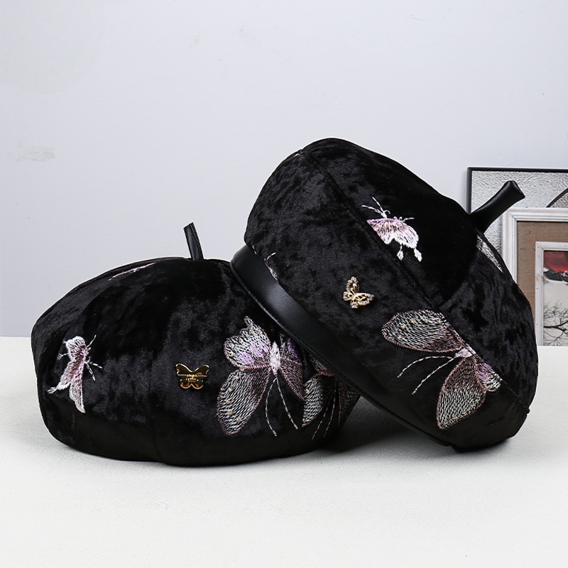 ファッショナブルな蝶の刺繍が施された、芸術的な雰囲気を醸し出 - Street Fashion Pose のレビューと価格