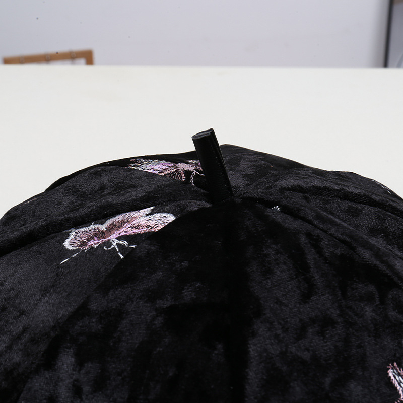 ファッショナブルな蝶の刺繍が施された、芸術的な雰囲気を醸し出 - Street Fashion Pose のレビューと価格