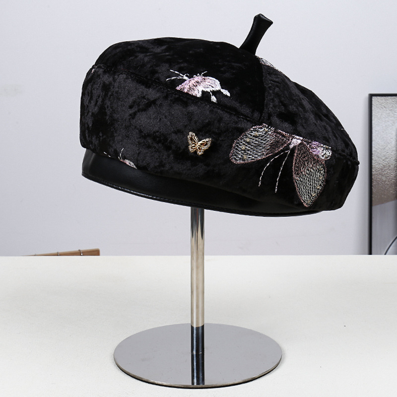 ファッショナブルな蝶の刺繍が施された、芸術的な雰囲気を醸し出 - Street Fashion Pose のレビューと価格
