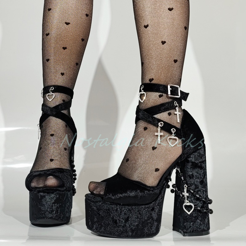 ゴシックブラックベルベットプラットフォームハイヒールサンダル - Street Fashion Rome のレビューと価格