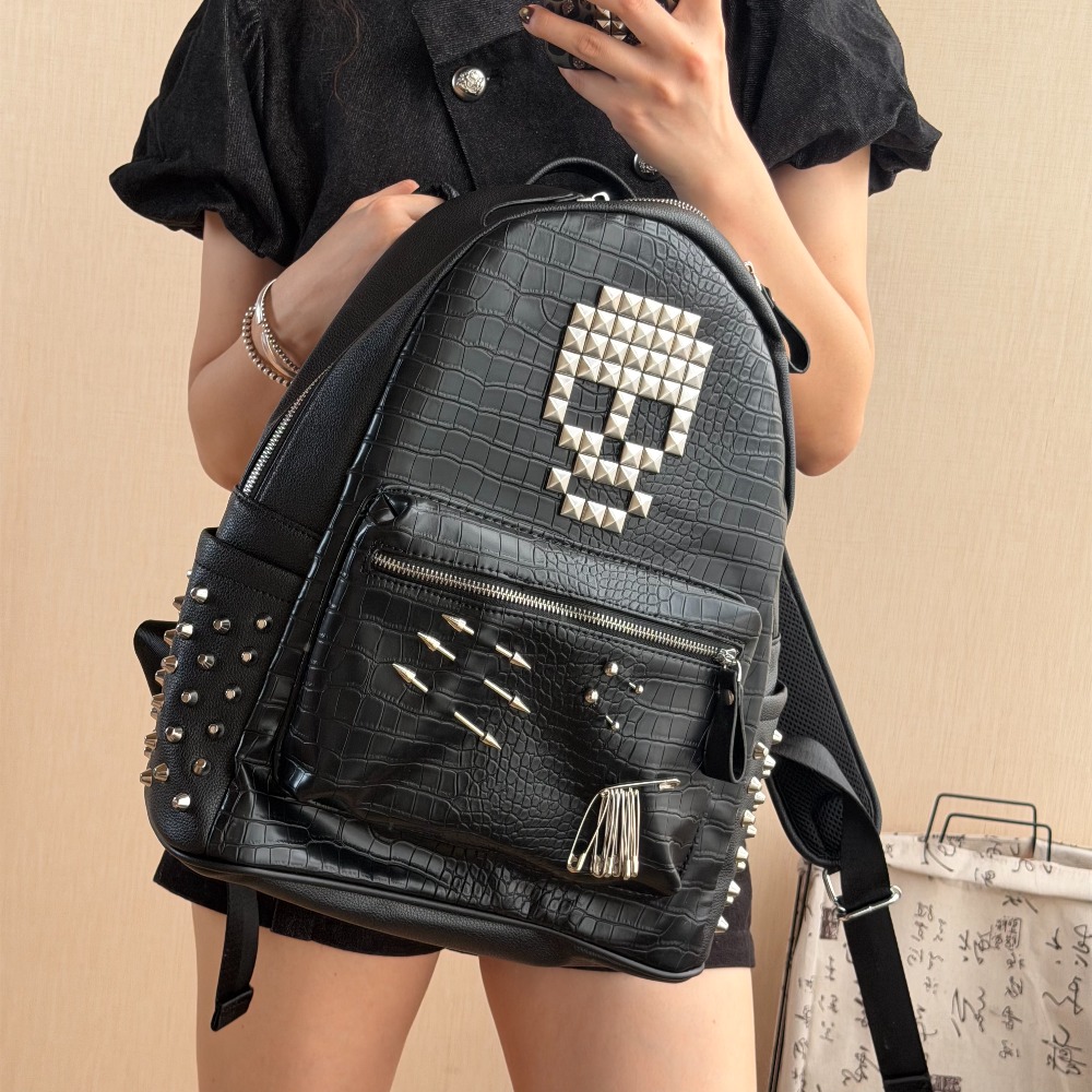 オリジナルブラッククロコダイルパターンスカルリベットバックパ - Street Fashion Hip Hop のレビューと価格