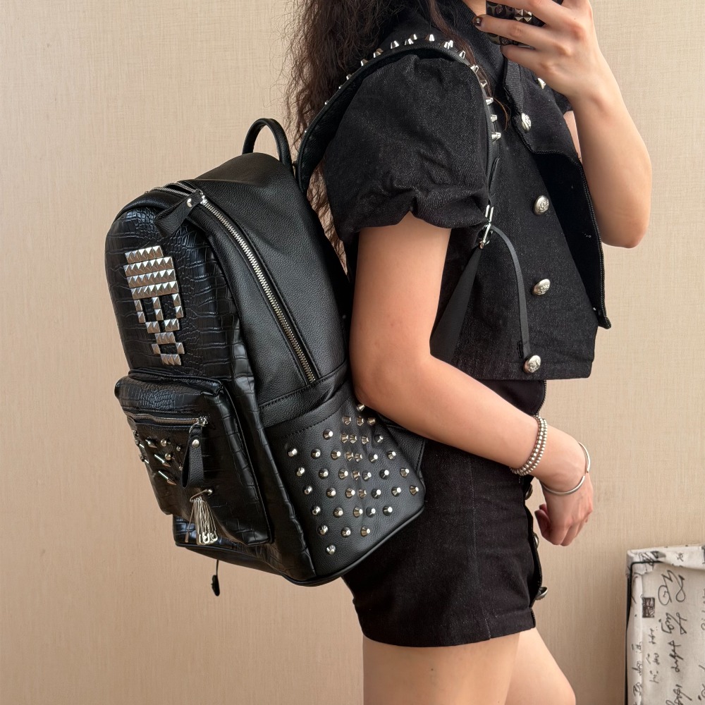 オリジナルブラッククロコダイルパターンスカルリベットバックパ - Street Fashion Hip Hop のレビューと価格
