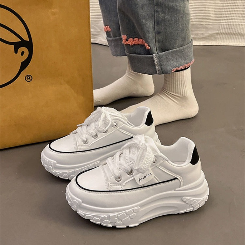 春のチャンキーホワイトスニーカー、厚底プラットフォームシュー - Chunky Sneaker Platform のレビューと価格