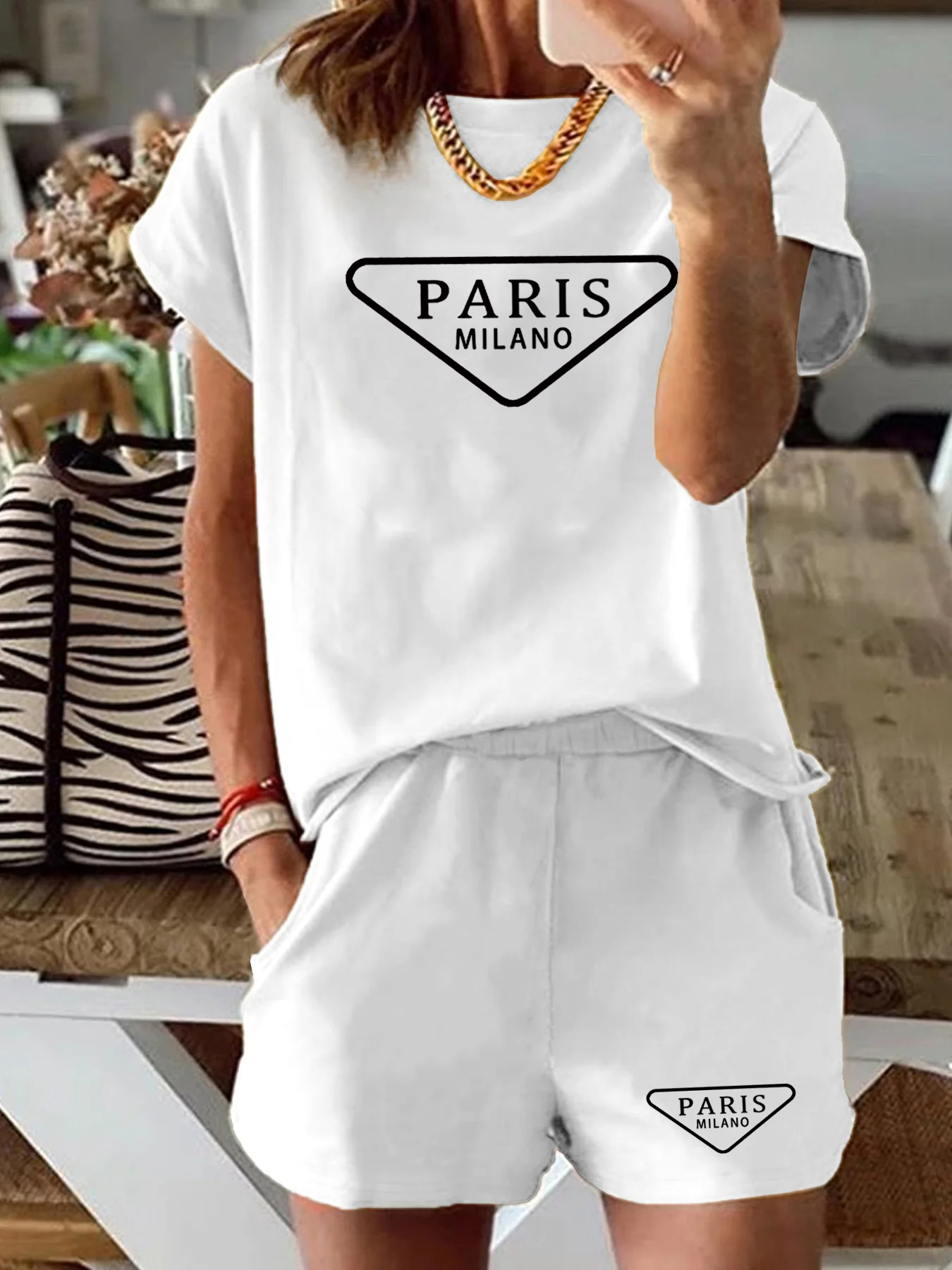 夏のレディースファッション Paris MILANO レター - Street Fashion Milano のレビューと価格